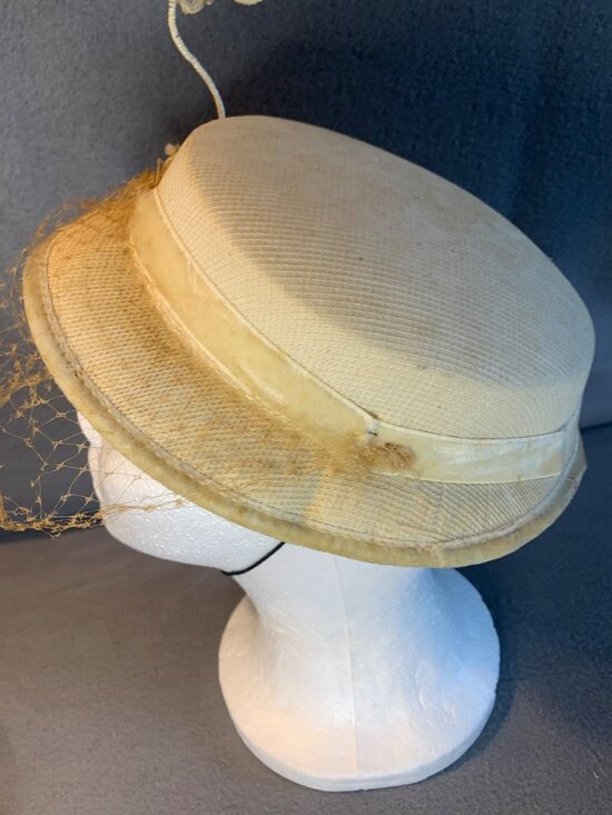 Ladies Ivory Hat Velvet Trim & Lace Doily Accents Size 22 Net Veil Vtg main image 9